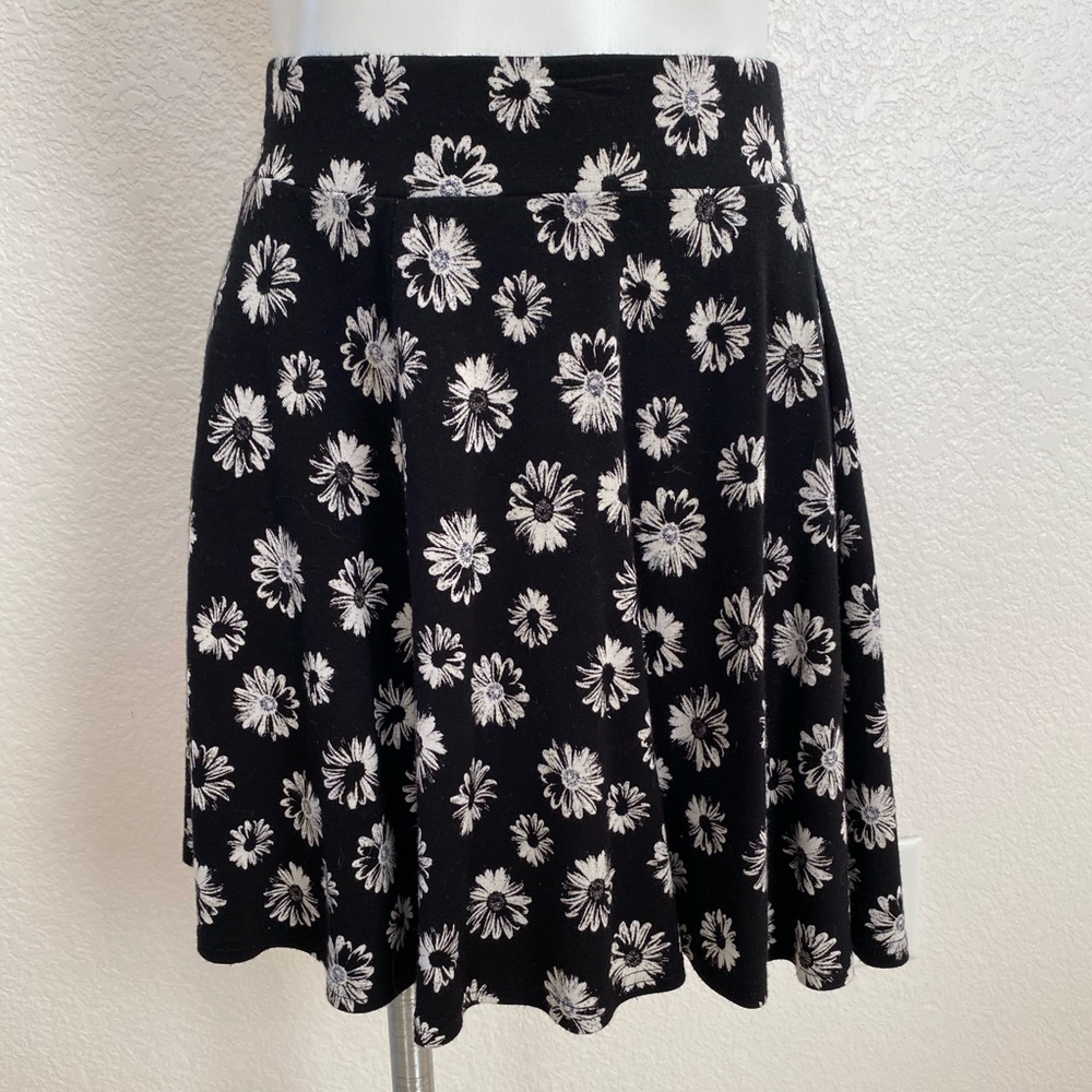 Cute Floral skater skirt H&M
